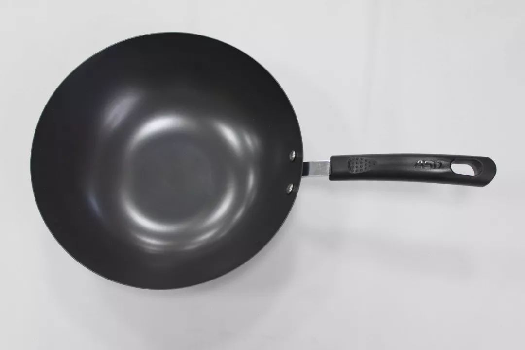 爱仕达与炊大皇的铁锅哪个比较好,爱仕达铁锅不粘锅推荐第一名