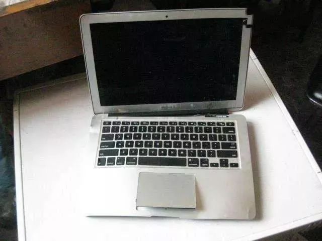 如果把一台MacBook连摔26次，会发生什么？