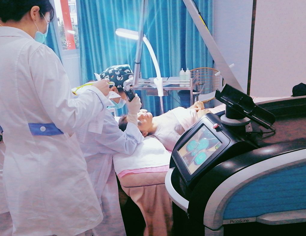 救助穷苦大学生,资助贫困孩子的好心人