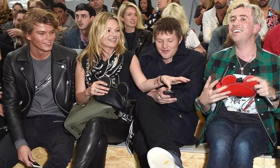 在过圣诞这件事上，明星们比你认真多了