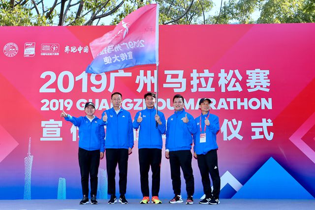 马拉松宣传大使王军霞,广马志愿者对跑者的鼓励
