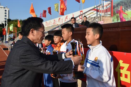 汕头市龙湖小学足球队2019,2018汕头市足球龙湖杯