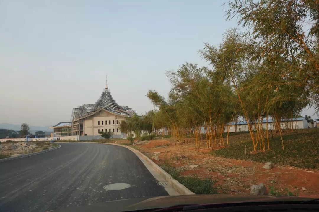 严重老化开裂，雨刮还不换？只会加玻璃水的7年老司机终于迎来换雨刮首秀！宝骏560女车主“*力暴**”安装的新雨刮，靠谱吗？