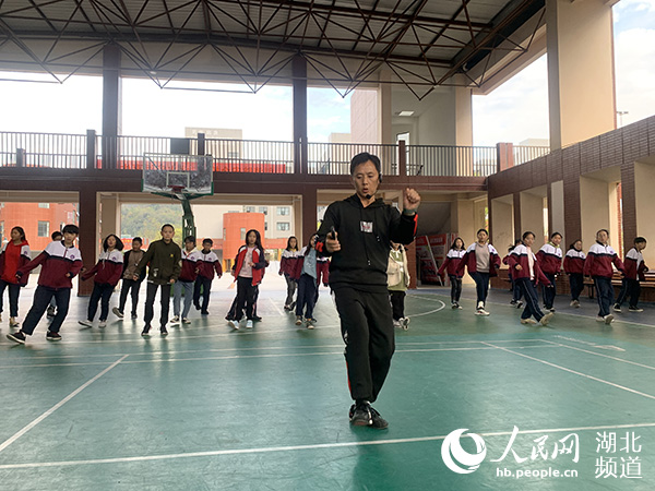 2019利川最美教师视频,最美教师20年坚守山村小学