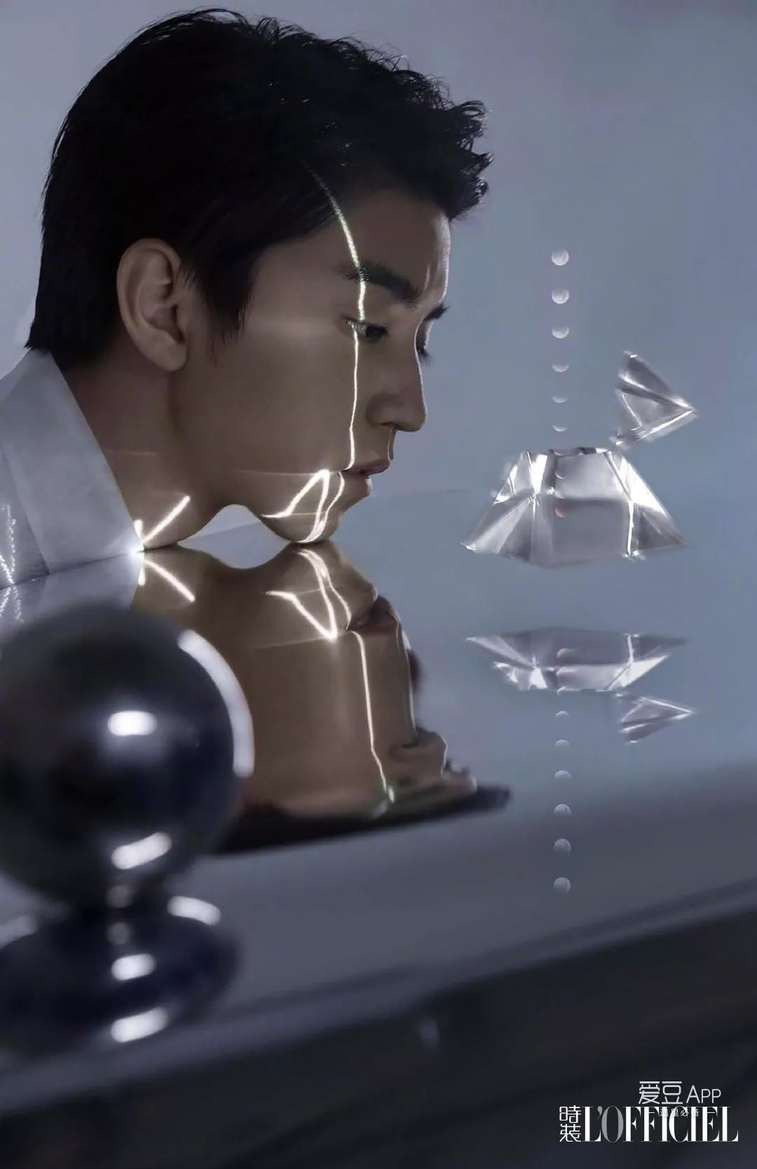 易烊千玺和王俊凯拍视频开盲盒,易烊千玺和王俊凯拆盲盒