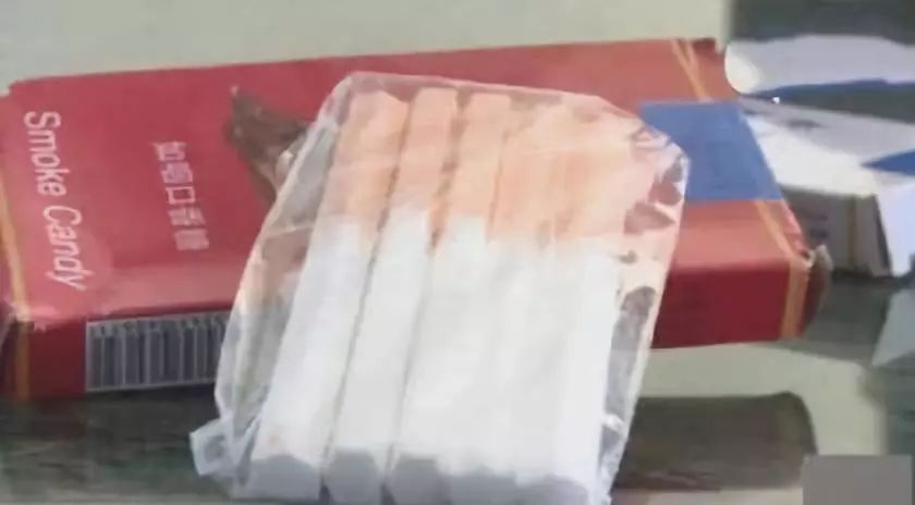 中小学生流行吸食“*粉白**”零食？似毒非毒，真是“有毒”|沸话