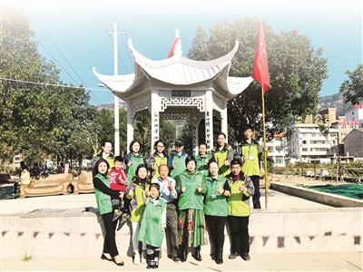 志愿者悉心照料空巢老人老人去世后留5万多元建爱心亭