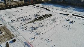 哈尔滨一高校操场惊现双航母,朋友圈刷屏清华大学