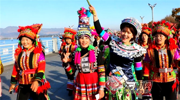 倡导健康人生无限极800人昆明海埂大坝“说走就走”(图)