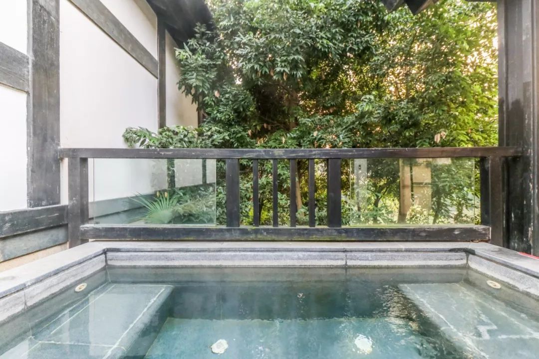 山水环抱、私汤入户|是时候造访全球首家悦榕庄温泉度假村了