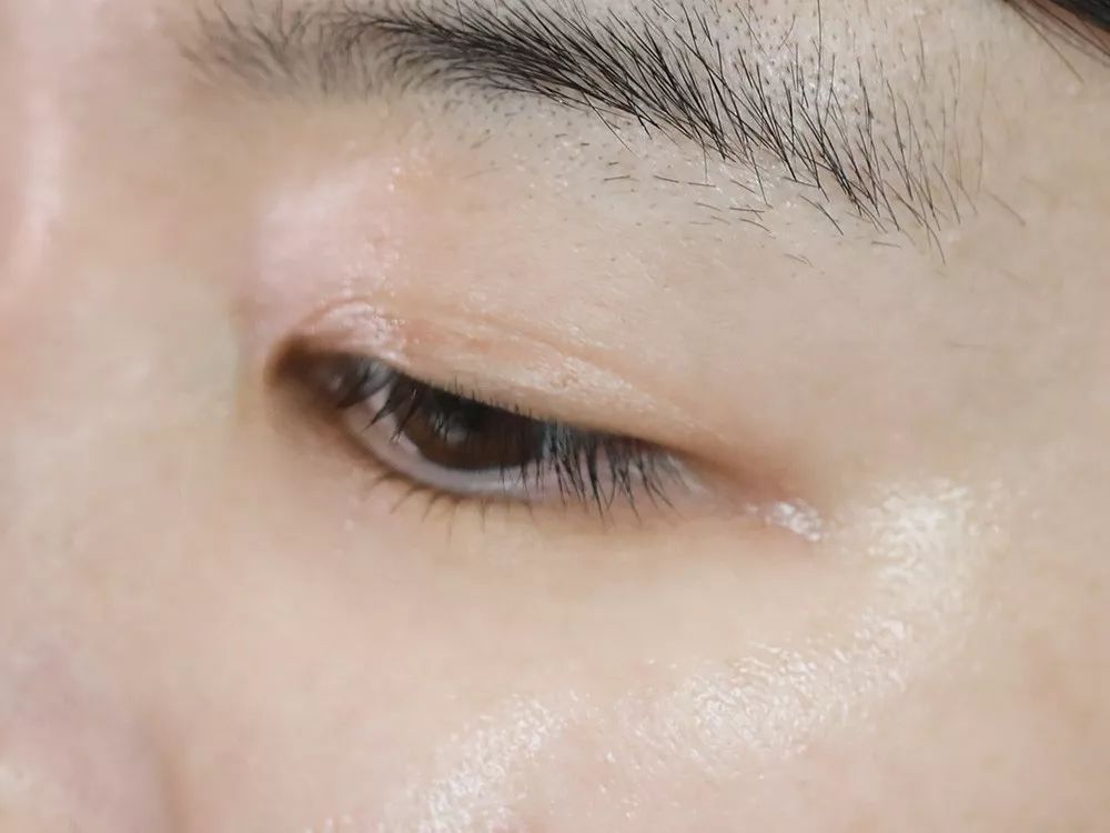 聊时尚|年末想要气场全开，你需要这些点“金”之笔