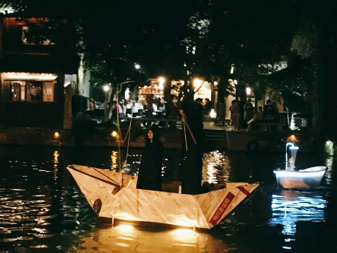 年轻时我们在乌镇,小时候的夜晚乌镇