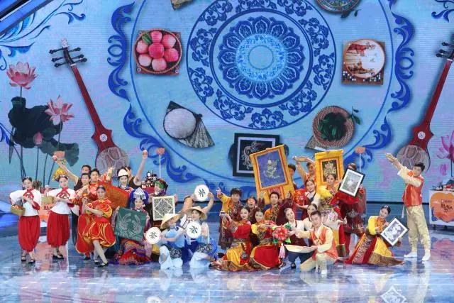 “牦牛粪”文创、会书法的“王阳明”先生机器人…一拨新鲜好物疯狂输出中