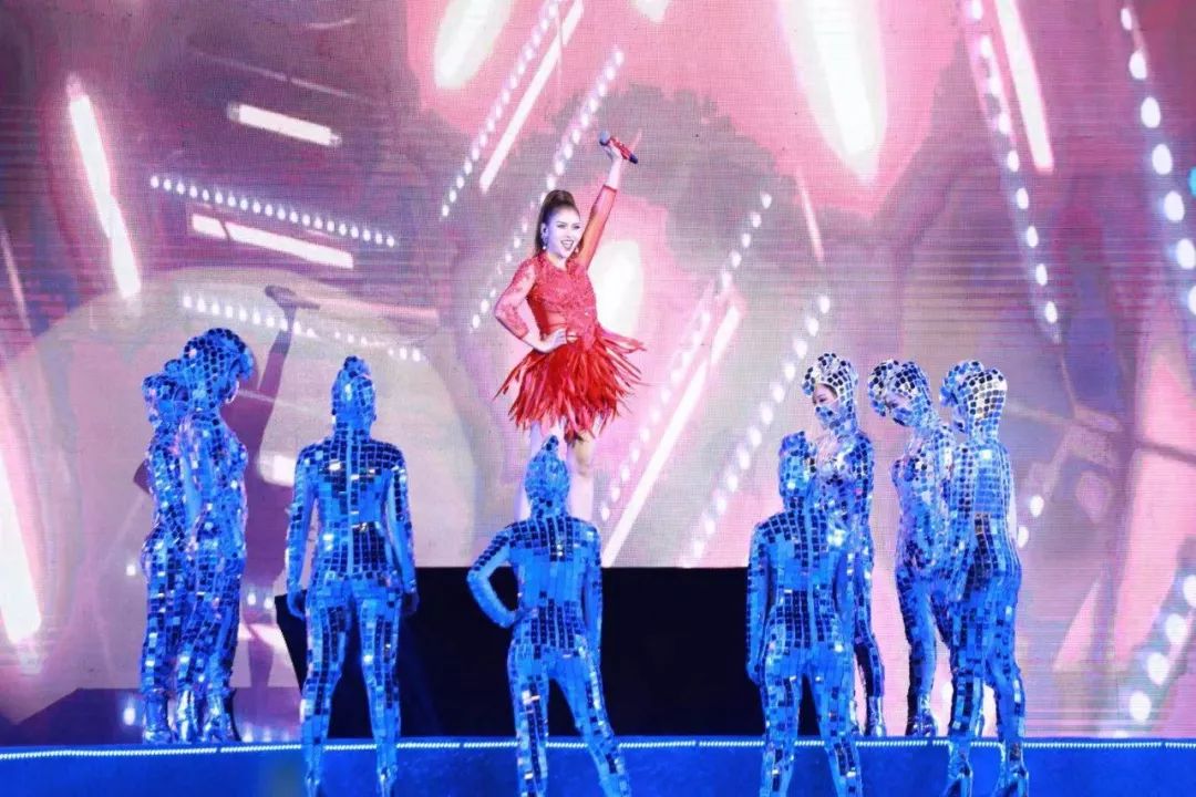 南宁无人机最新消息,广西南宁1000架无人机矩阵光影秀