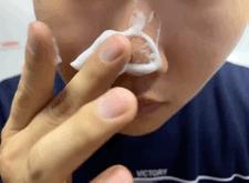 脸上搓出3斤泥！难怪又黄又暗又黑头！10秒给脸蛋“剥壳”，厉害