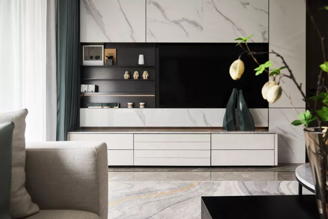 低调平实的叙事向度，于日常生活拾趣