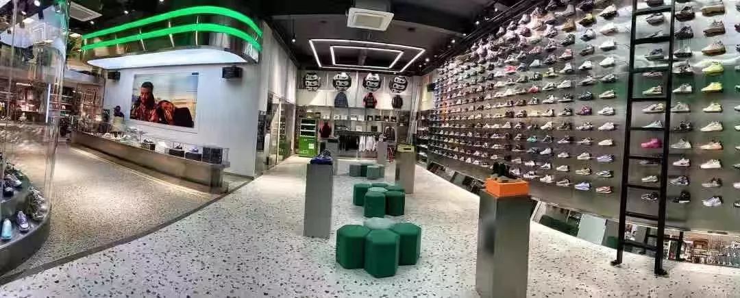 云南昆明潮鞋,穿着80多万鞋子的学生