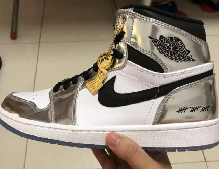 云南昆明潮鞋,穿着80多万鞋子的学生