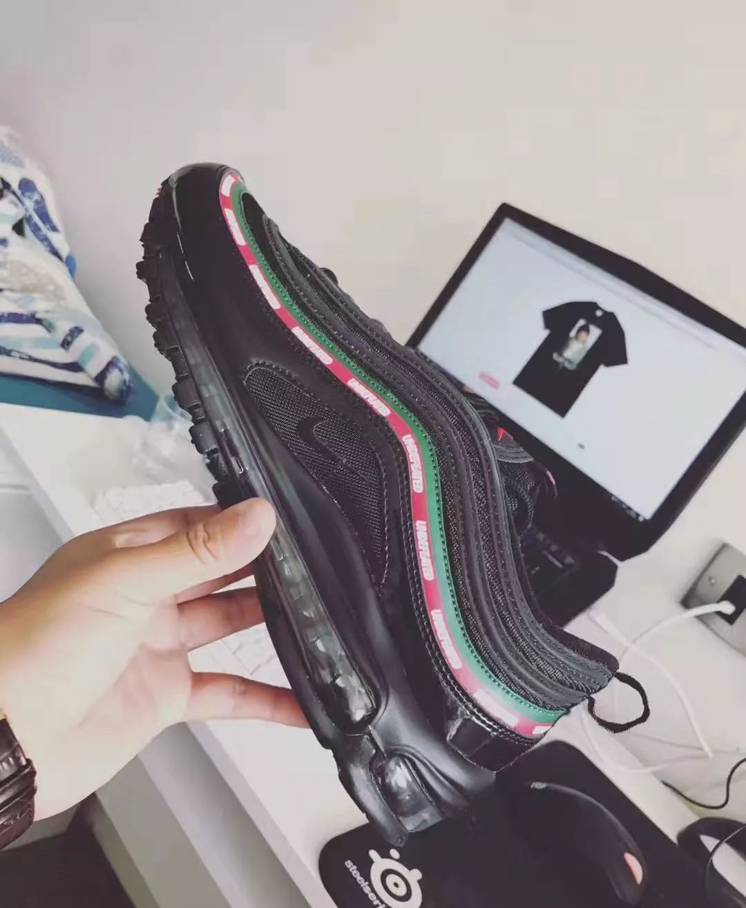 云南昆明潮鞋,穿着80多万鞋子的学生