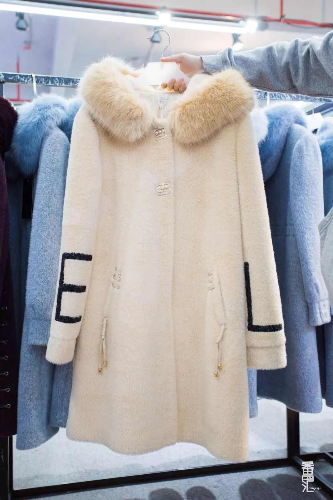 仅6天！南村服装厂特卖会开抢，卫衣100元3件！羽绒买一送一