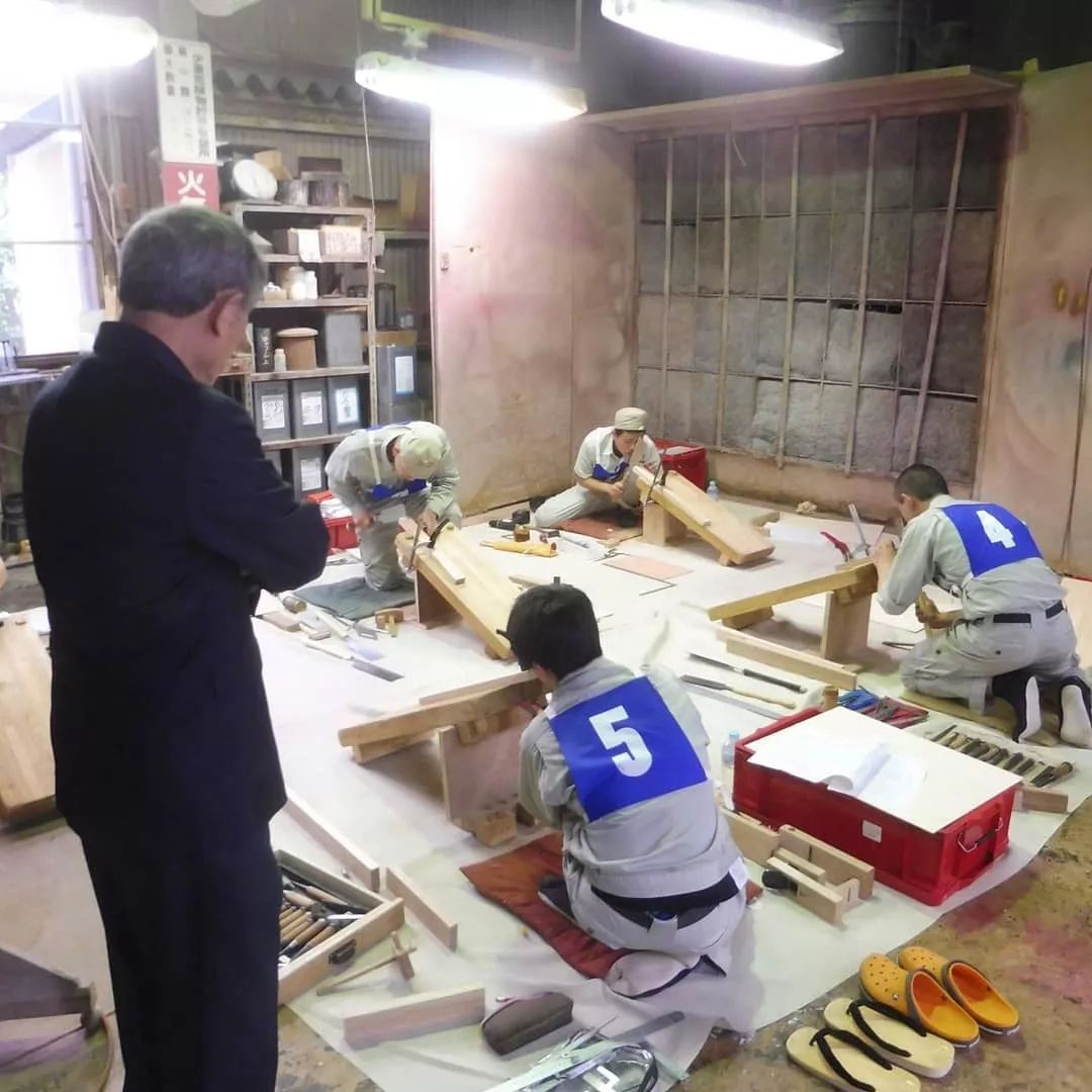 8年不许用手机、不许谈恋爱，他痛骂过的60个光头后来都成了日本大师...