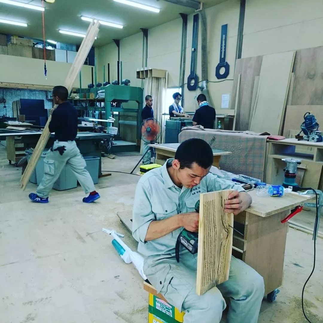 8年不许用手机、不许谈恋爱，被他骂过的60个光头都成了日本大师