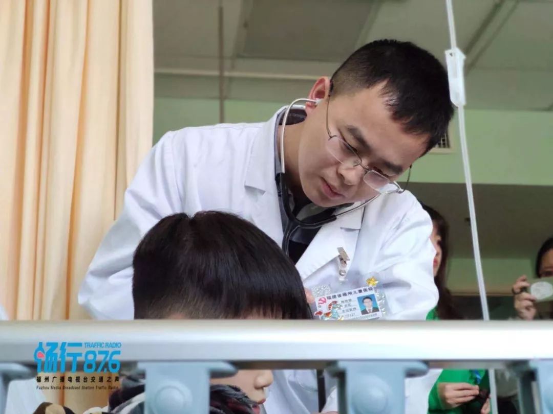 福州一男童上半身充斥气泡，作为家长，值得警醒