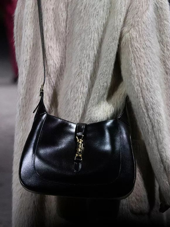 福利来惹！肖战的米老鼠竟没拼过*钟金**仁Gucci大秀浪漫表白？