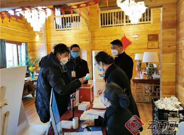 “云南温度”让滞滇湖北游客“心里暖洋洋”