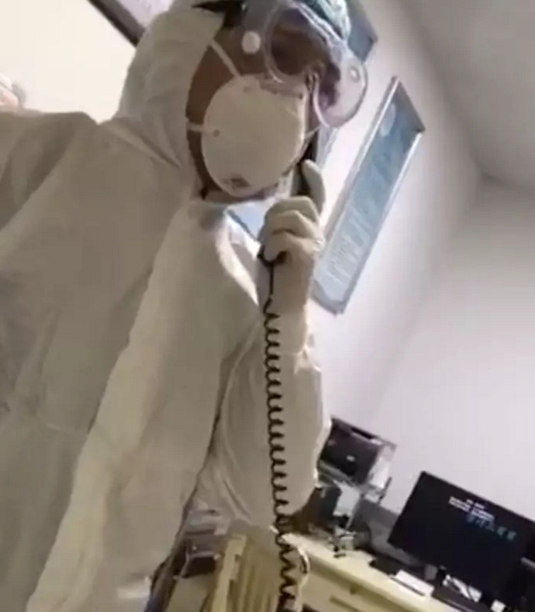 那位在电话里崩溃咆哮的医生到底经历了什么？