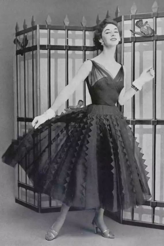 这位香奈儿的死对头，与迪奥先生齐名，打造出最原汁原味的法式优雅