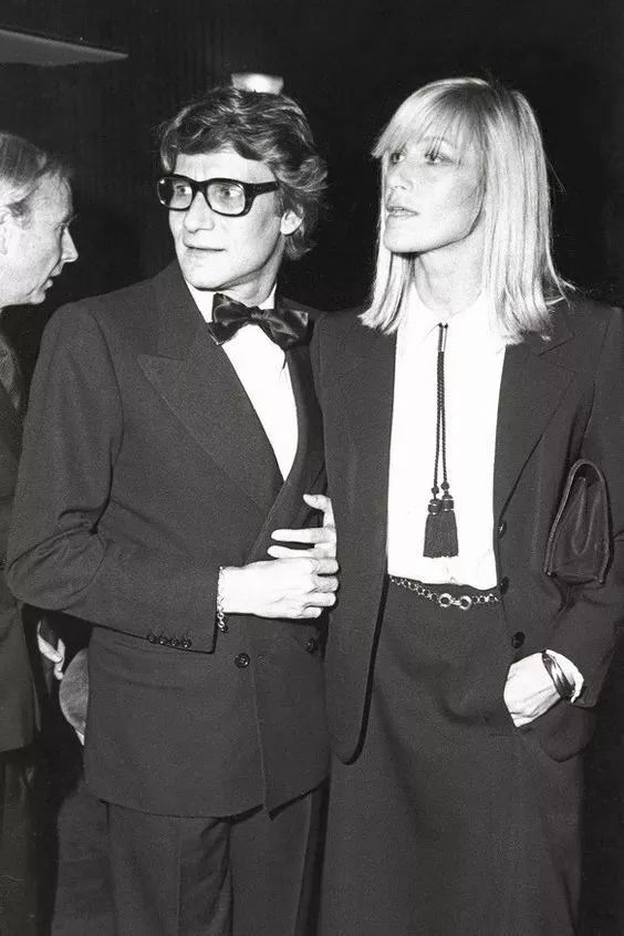 知道你们无聊，于是请来这些时装大师，陪你们一起宅在家中