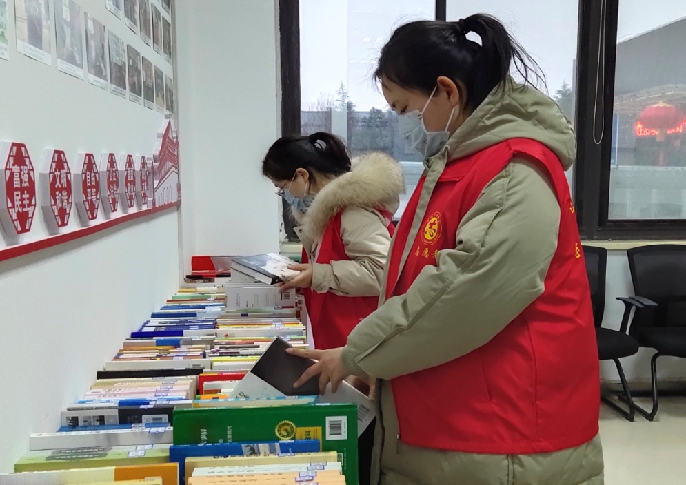呆在家无聊?西安航空基地“图书宅急送”志愿服务来了