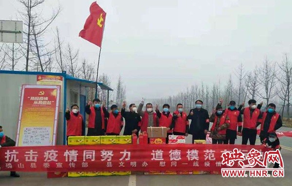 党旗飘扬在疫情防控工作一线,党旗飘扬践初心疫情防控当先锋