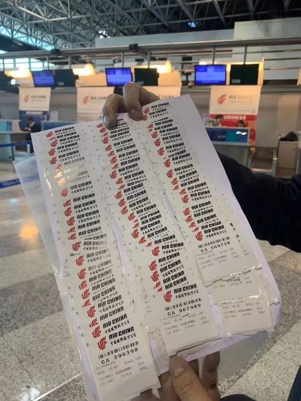 一人十四件行李,一人一行李出发普陀山