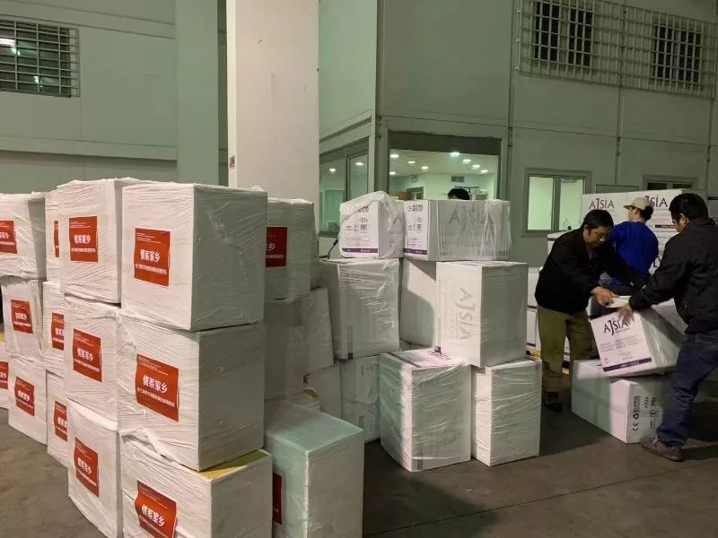 一人十四件行李,一人一行李出发普陀山