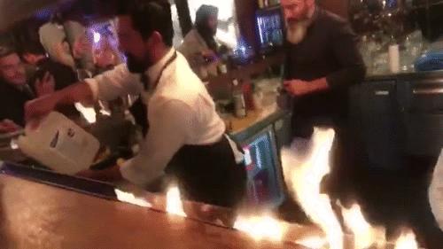 网红餐厅摆拍作秀视频,网红餐厅出圈名场面