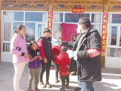 乡村疫情防控一线的人,农村疫情防控一线视频