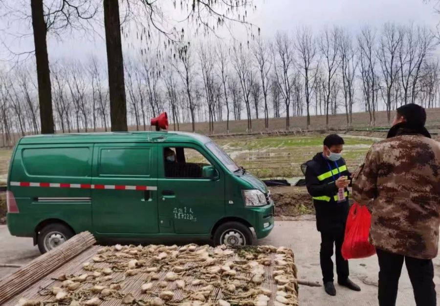 开冒牌的邮政车，干代购的正经活