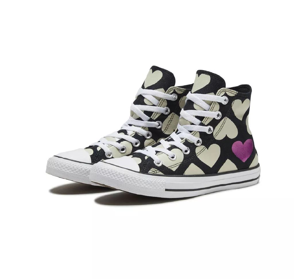 潮流范丨隔空约会时讨论一下你们穿哪双鞋碰面？我是肖战同款