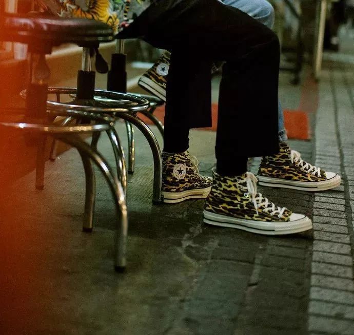 潮流范丨隔空约会时讨论一下你们穿哪双鞋碰面？我是肖战同款