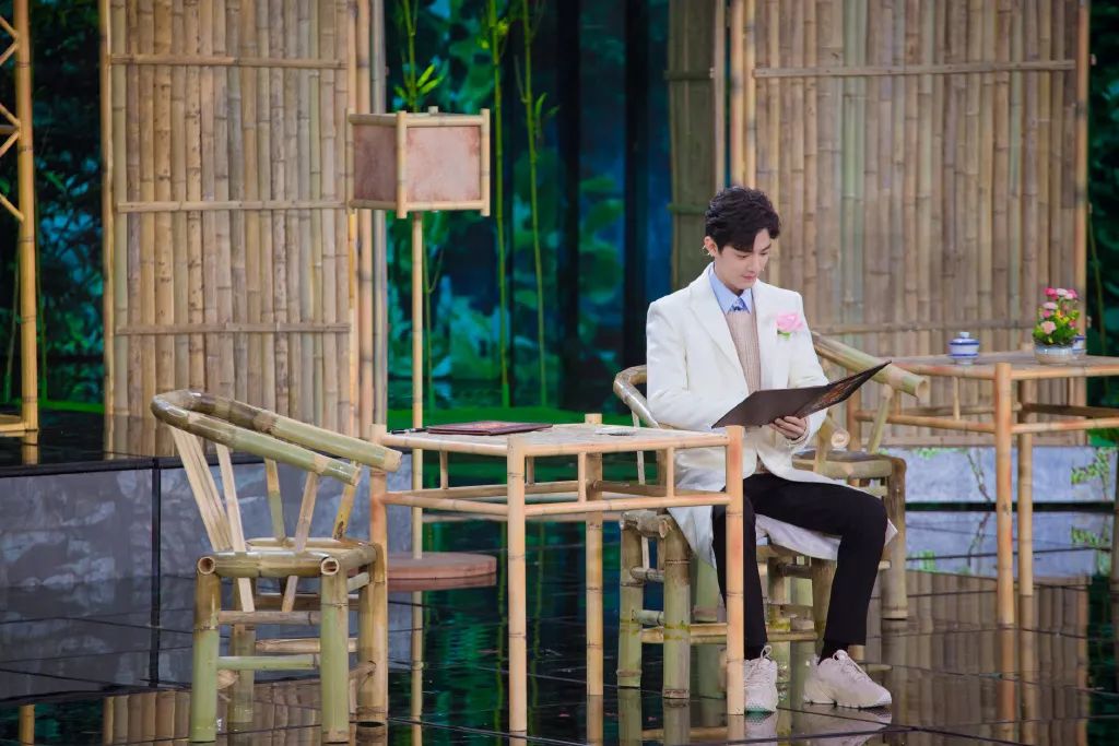 潮流范丨隔空约会时讨论一下你们穿哪双鞋碰面？我是肖战同款