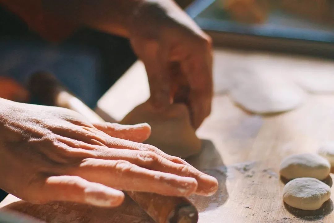 遇到诈骗电话是挂掉还是放任不管,接到诈骗电话就敲锅