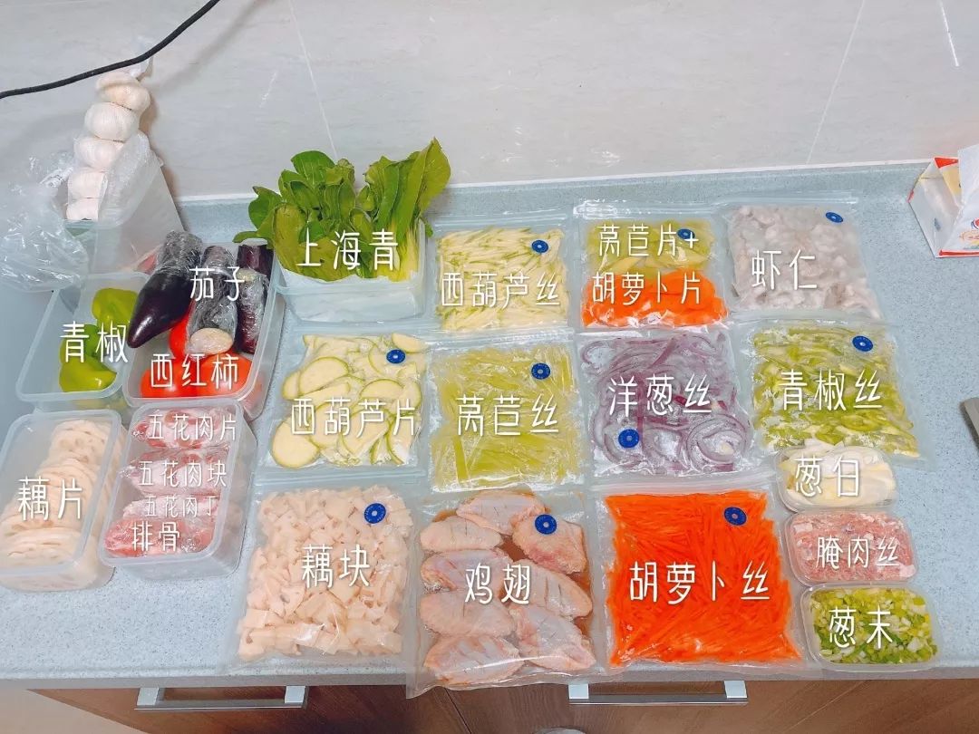 有了水乳精华脸嫩了,有了这些护肤品会更年轻