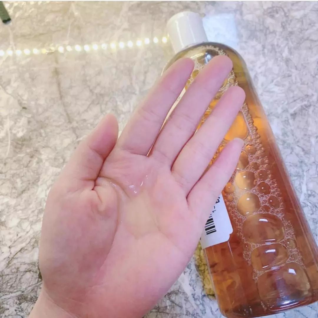 有了水乳精华脸嫩了,有了这些护肤品会更年轻