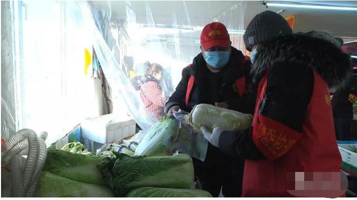 *党**员做“代购”群众暖“心扉”