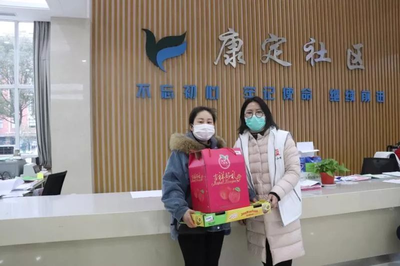 口罩挡住你的脸挡不住美好的心灵,口罩挡住了脸却挡不住微笑的双眼