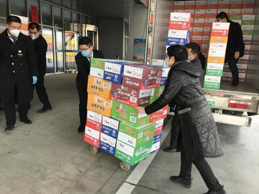 空港“娘子军”战疫记：紧缺物资全球购24小时值守