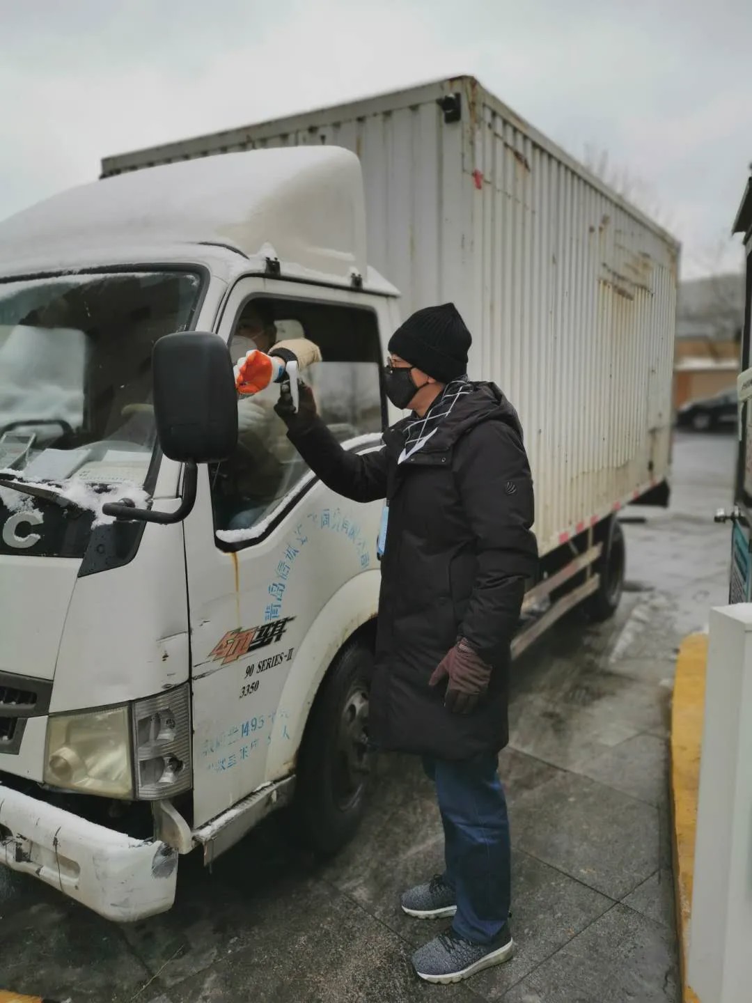 崂山区金家岭街道深蓝公寓值守点赵俊利：勇担当、无怨言，坚持到底默奉献