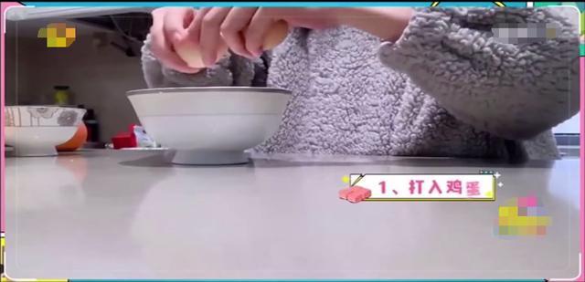 倪妮素颜出镜下厨做蛋糕,倪妮做蛋糕